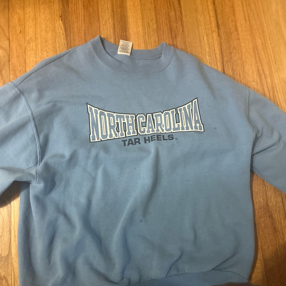 Tarheel sweater size medium